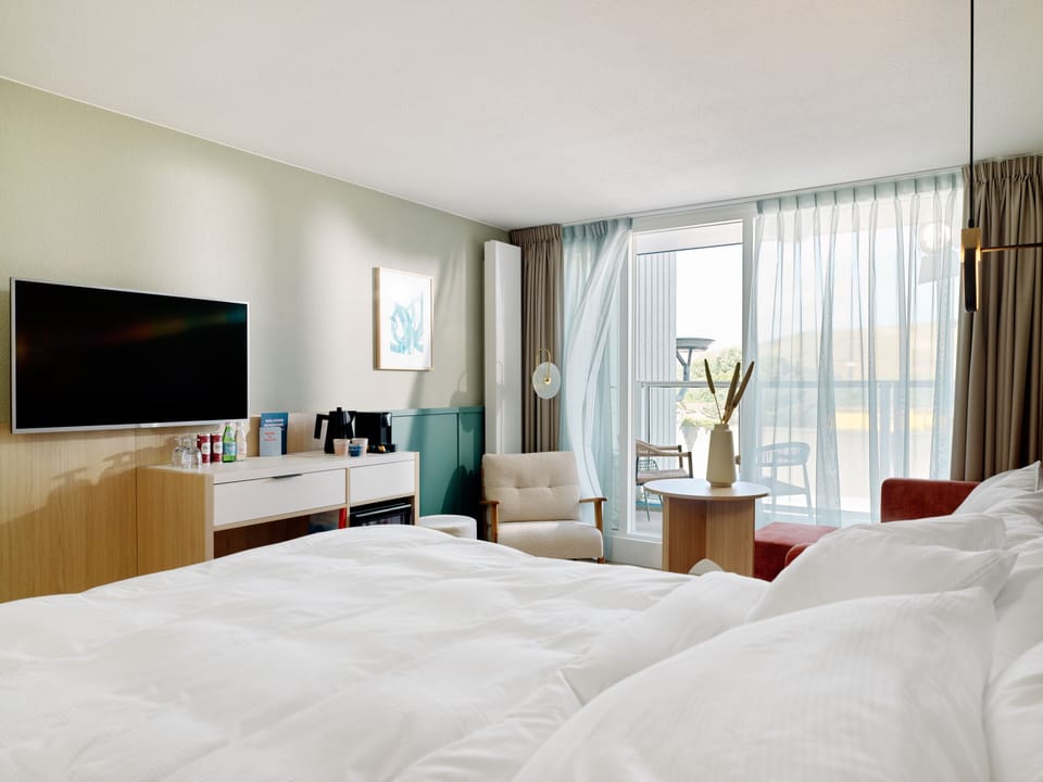Family Room | Minibar, in-room safe, desk, laptop workspace