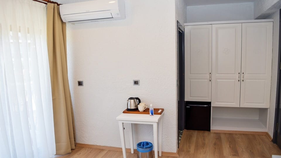 Standard Room, 1 Queen Bed, Balcony, Garden View | Premium bedding, minibar, soundproofing, free WiFi