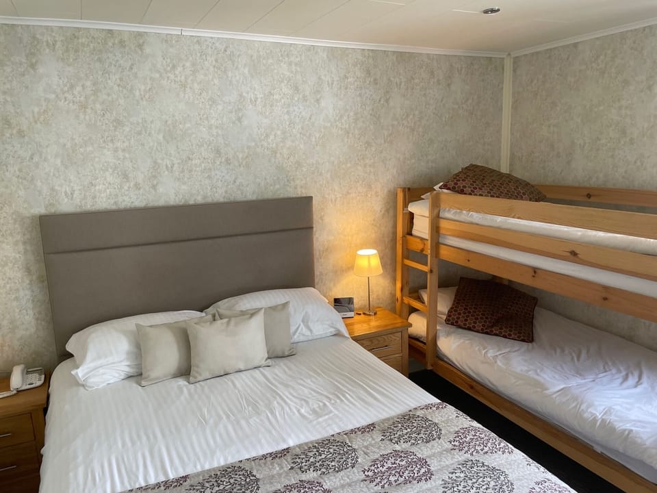 Family Room | Free WiFi, bed sheets