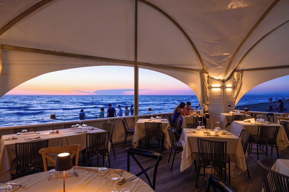 4 restaurants; breakfast, lunch, and dinner served