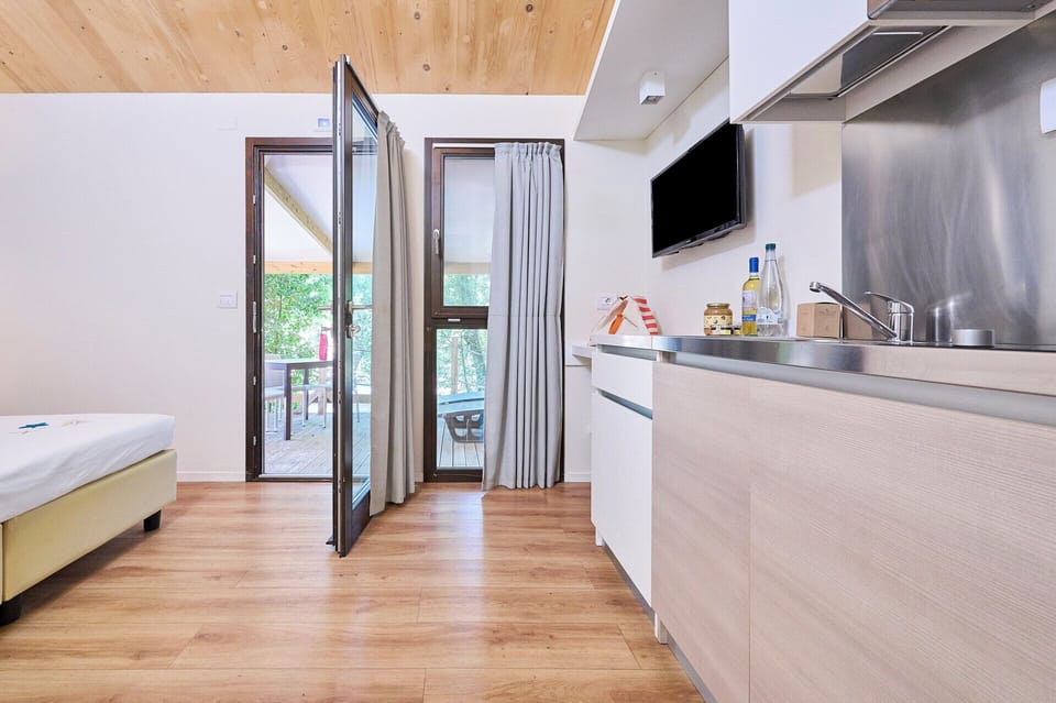 Chalet, 1 Bedroom | Private kitchenette | Fridge, stovetop, highchair, cookware/dishes/utensils