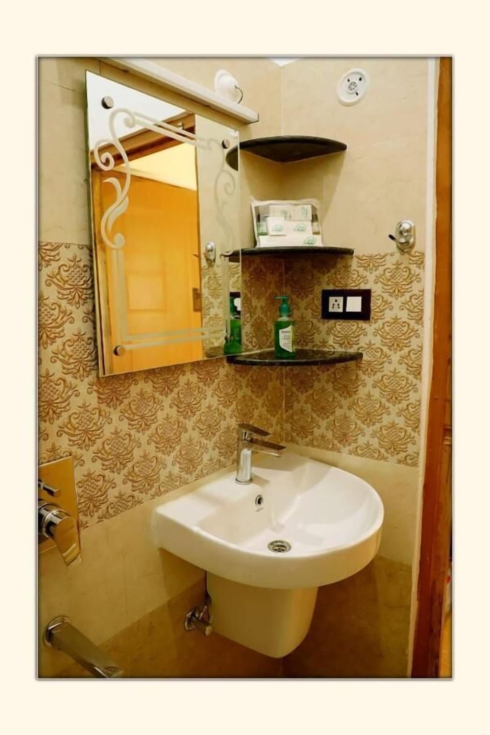Free toiletries, bathrobes, slippers, bidet