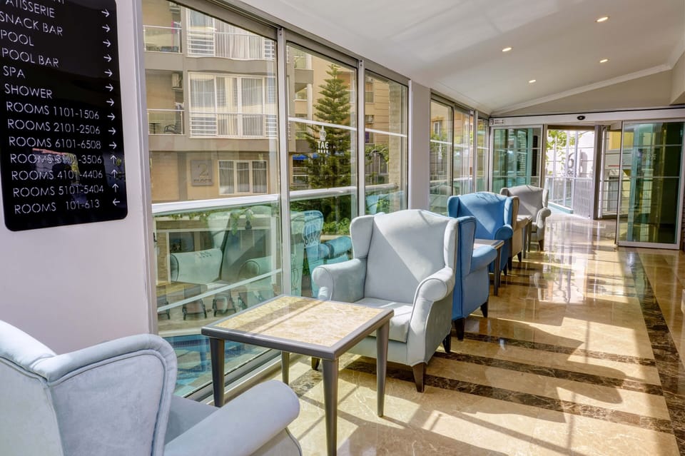 Lobby lounge