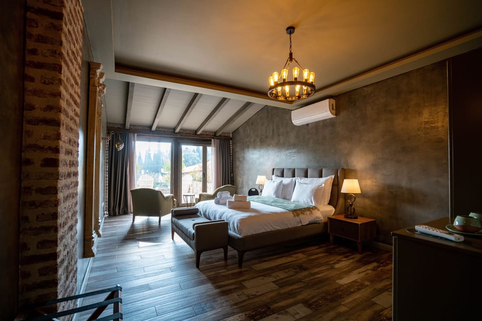 Deluxe Double Room | Premium bedding, pillowtop beds, free minibar items, in-room safe