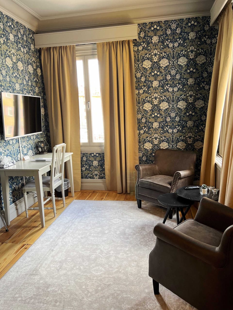 Suite | Desk, laptop workspace, blackout drapes, iron/ironing board (on request)