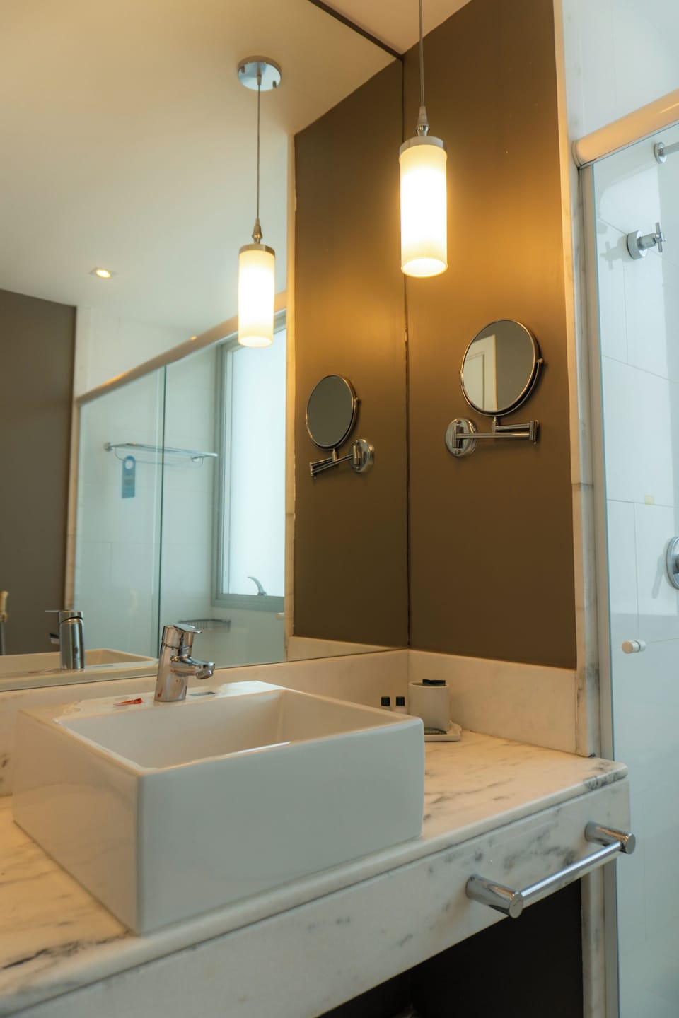 Deluxe Double Room | Bathroom | Shower, free toiletries, hair dryer, towels