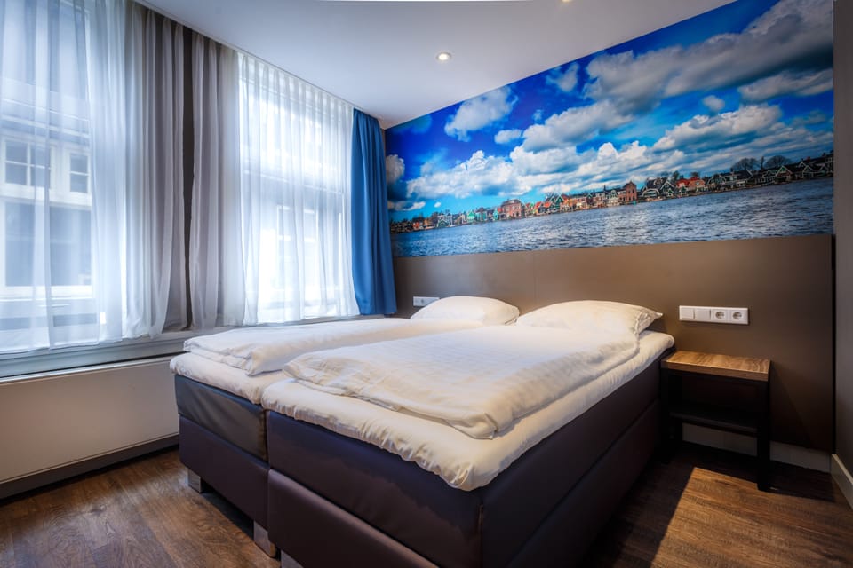 Double Room | In-room safe, desk, free cribs/infant beds, free WiFi