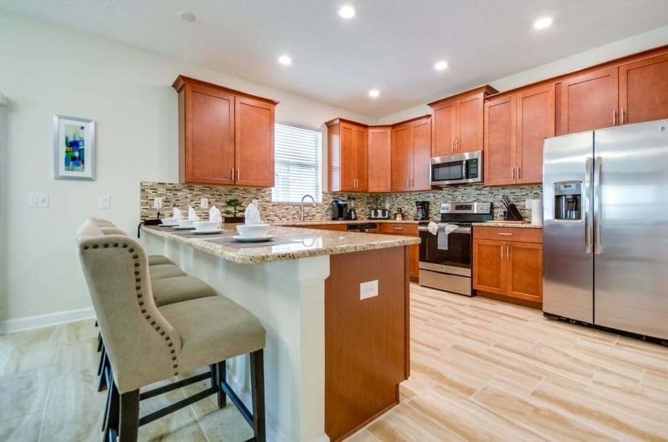 Villa, 6 Bedrooms | Private kitchen | Dining table