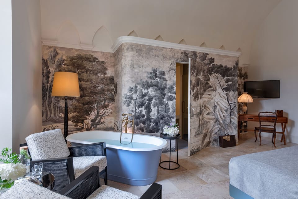 Deluxe Room, Garden View | Minibar, in-room safe, blackout drapes, soundproofing