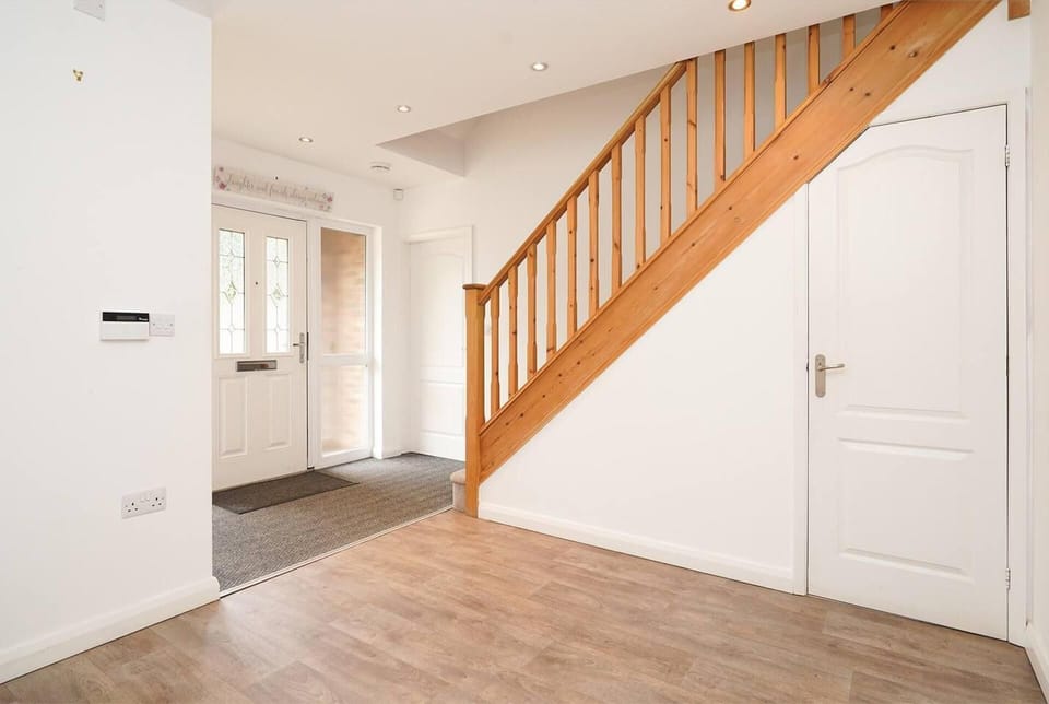 Spahome With Pool Table, Hottub and Sauna House in Chesterfield