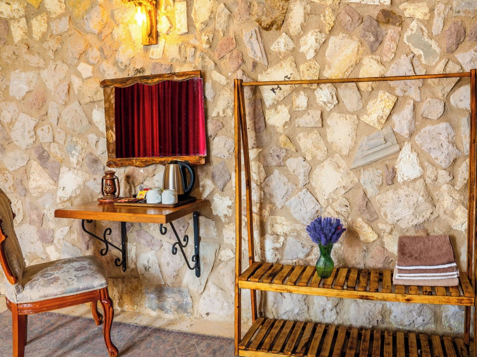 Comfort Triple Room | Desk, laptop workspace, free WiFi, bed sheets