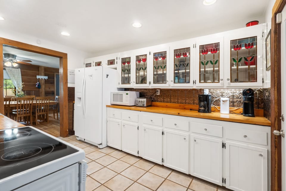 House, Multiple Beds, Patio, Pool View (The Cozy Cottage Getaway) | Private kitchen | Coffee/tea maker