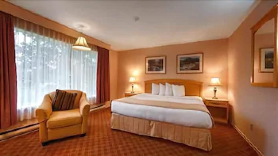 Desk, iron/ironing board, rollaway beds, free WiFi