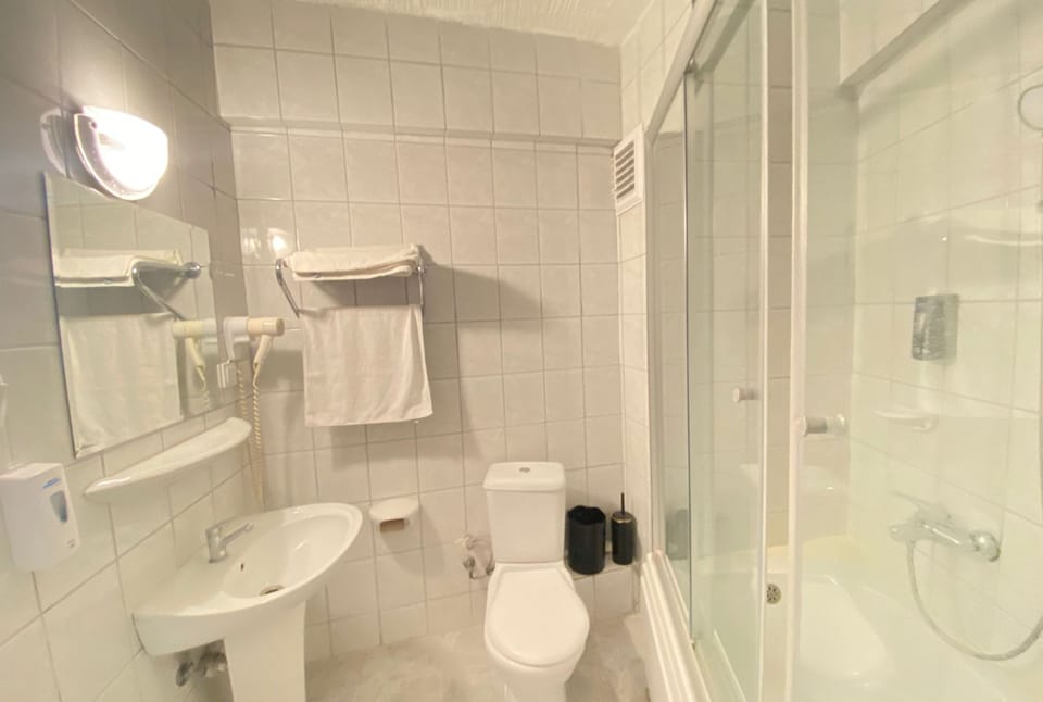 Corner Room | Bathroom | Shower, hair dryer, slippers, towels