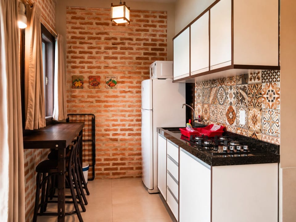 Studio Lagoa - Ibiraquera Life | Private kitchen | Microwave, stovetop, toaster, cookware/dishes/utensils