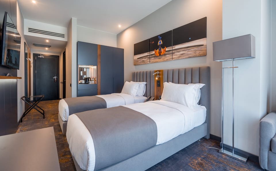 Egyptian cotton sheets, premium bedding, pillowtop beds, minibar