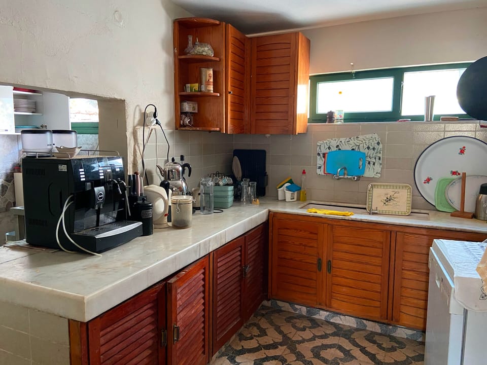 Shared fridge, oven, stovetop, dishwasher