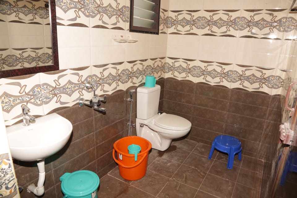 Shower, rainfall showerhead, towels