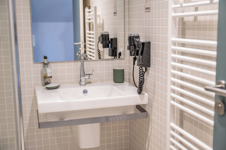 Family Apartment, Multiple Beds | Bathroom | Shower, free toiletries, hair dryer, towels