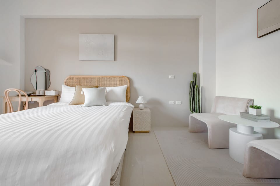 Deluxe Double Room, Balcony | Free WiFi, bed sheets
