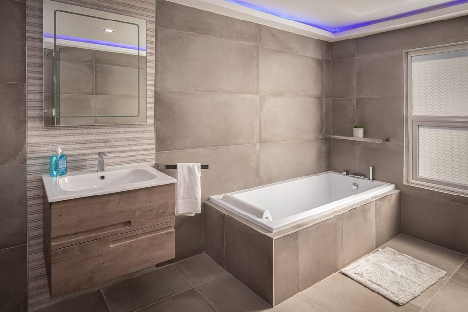 Luxury Apartment, Private Bathroom (Town View Apartment) | Bathroom