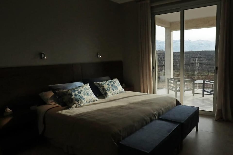 Egyptian cotton sheets, premium bedding, minibar, in-room safe