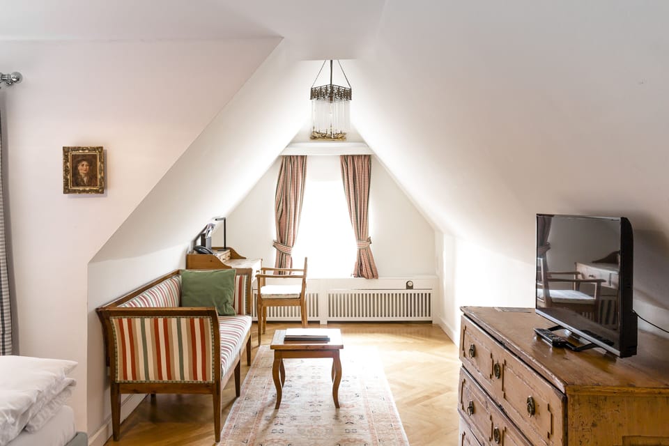 Premium bedding, in-room safe, laptop workspace, WiFi (free)