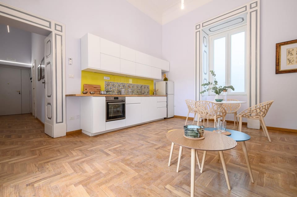 House | Private kitchen | Dining tables