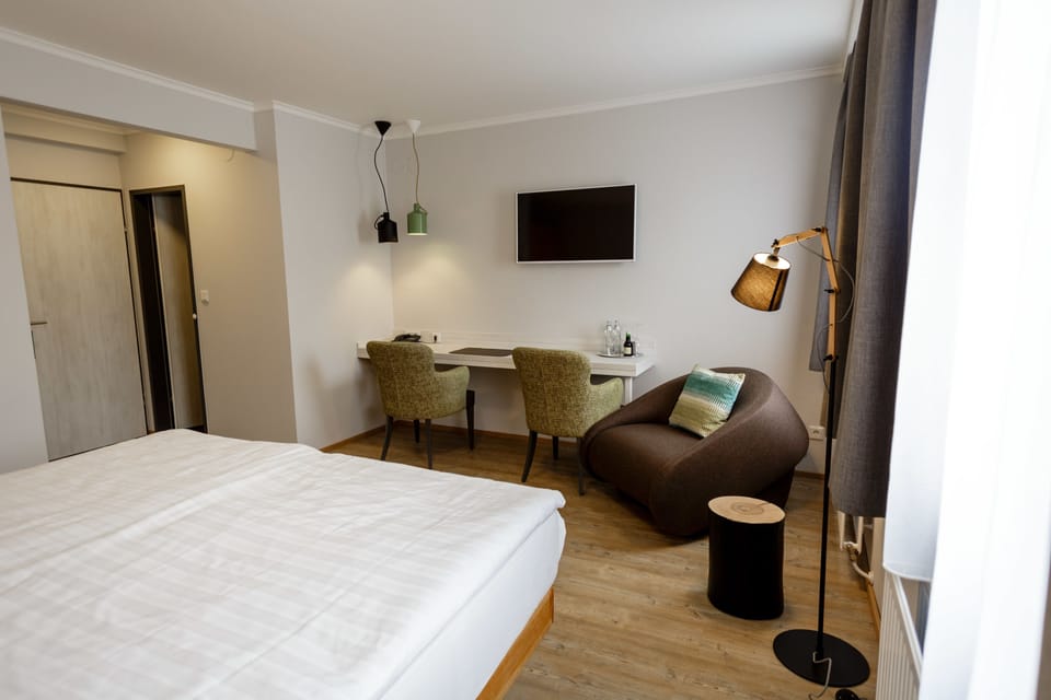 Premium bedding, in-room safe, desk, soundproofing