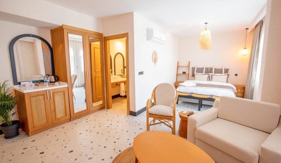 Standard Room, 1 Double Bed | Iron/ironing board, free WiFi