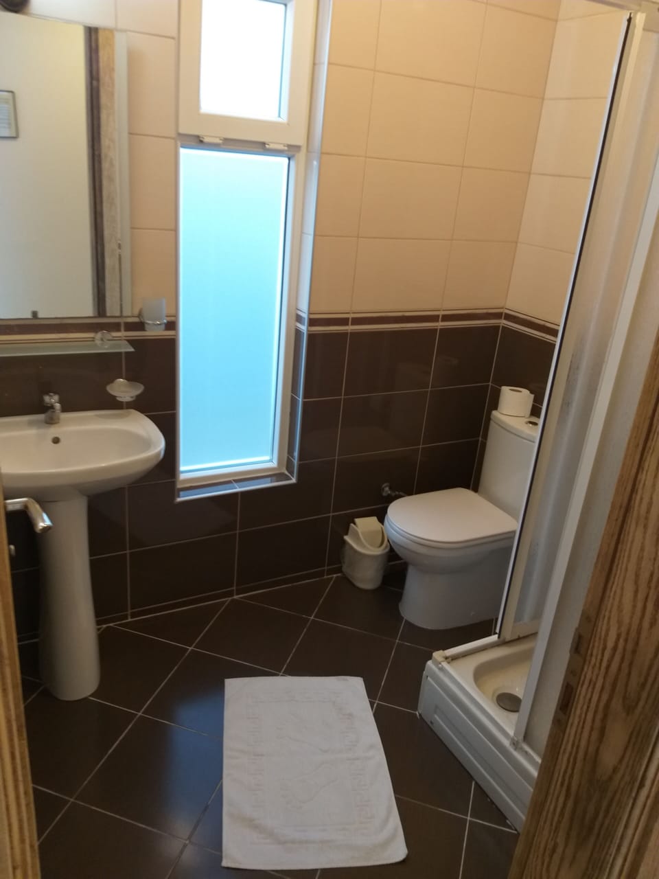 Apartment, 1 Bedroom, Pool View | Bathroom | Shower, rainfall showerhead, hair dryer, towels