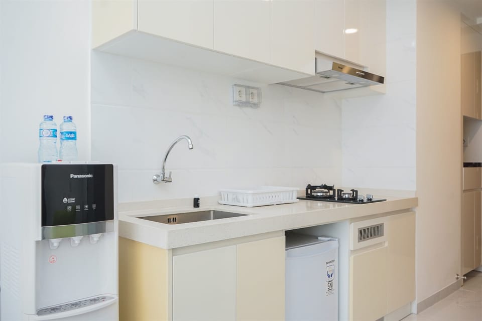 Studio | Private kitchen | Fridge, stovetop, cookware/dishes/utensils