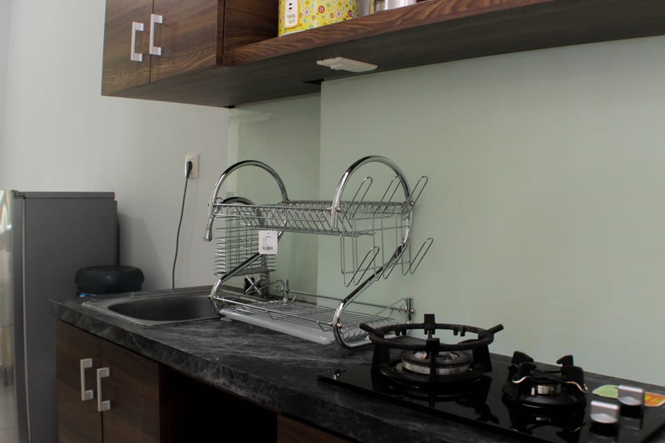 Studio | Private kitchen | Fridge, stovetop, cookware/dishes/utensils, dining tables