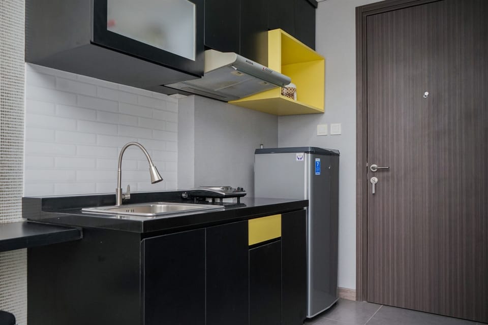 Studio | Private kitchen | Fridge, stovetop, cookware/dishes/utensils