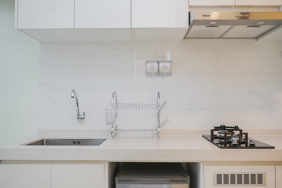 Studio | Private kitchen | Fridge, stovetop, cookware/dishes/utensils, dining tables