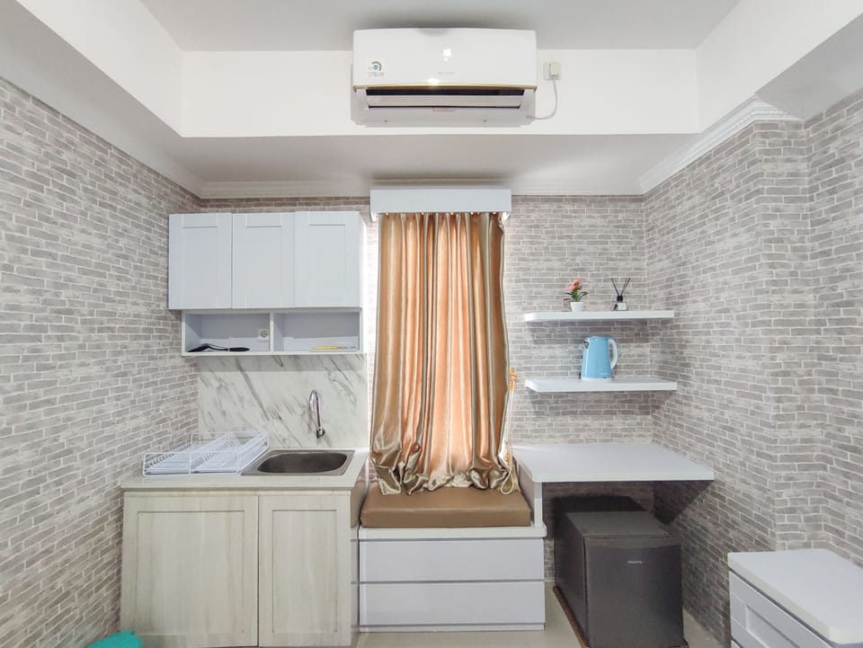 Studio | Private kitchen | Fridge, stovetop, electric kettle, cookware/dishes/utensils
