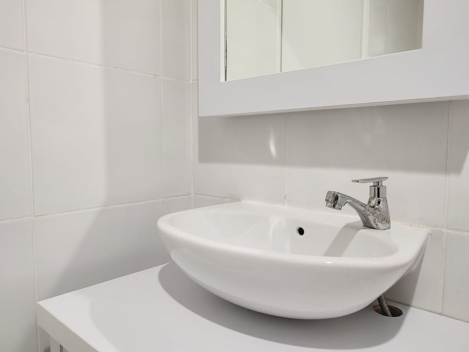 Studio | Bathroom | Shower, free toiletries, towels, soap