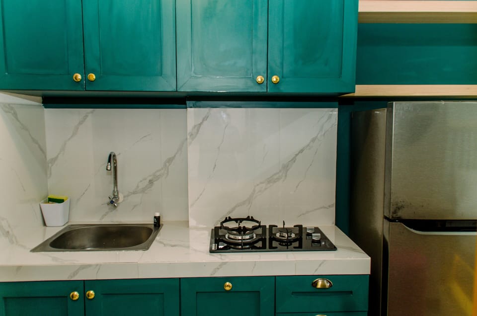 Studio | Private kitchen | Fridge, stovetop, electric kettle, cookware/dishes/utensils