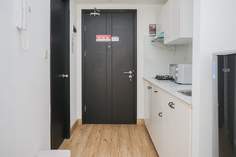 Studio | Private kitchen | Fridge, stovetop, cookware/dishes/utensils