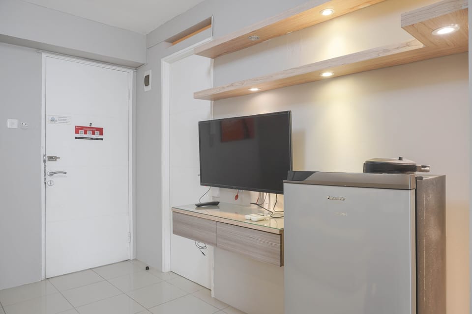 Apartment, 2 Bedrooms | Living area | TV