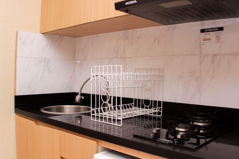 Studio | Private kitchen | Fridge, stovetop, cookware/dishes/utensils