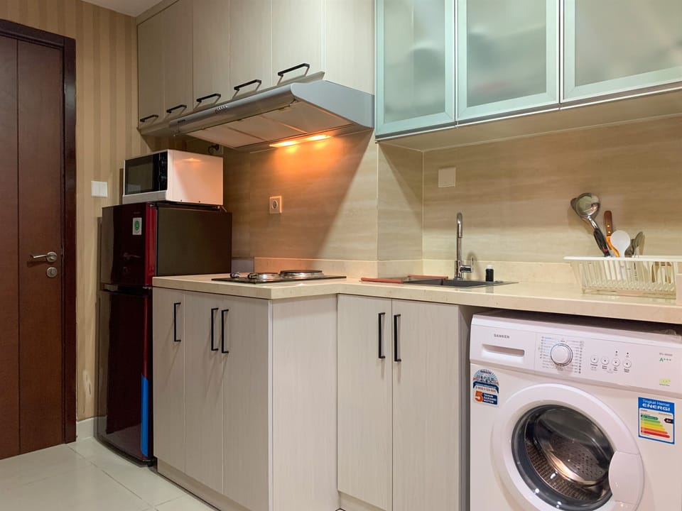 Studio | Private kitchen | Fridge, stovetop, cookware/dishes/utensils