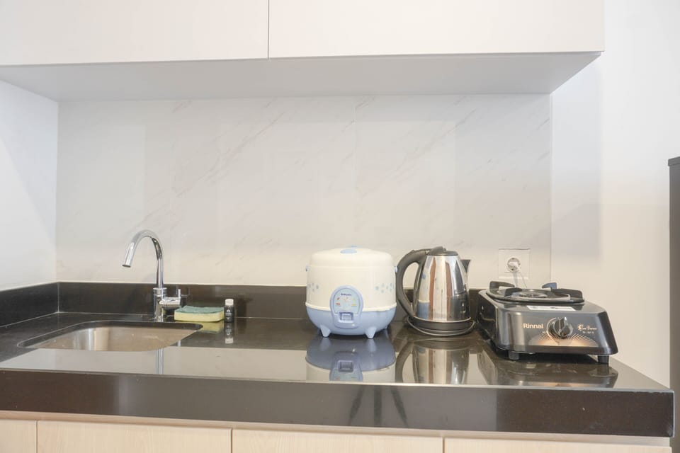 Studio | Private kitchen | Fridge, stovetop, cookware/dishes/utensils