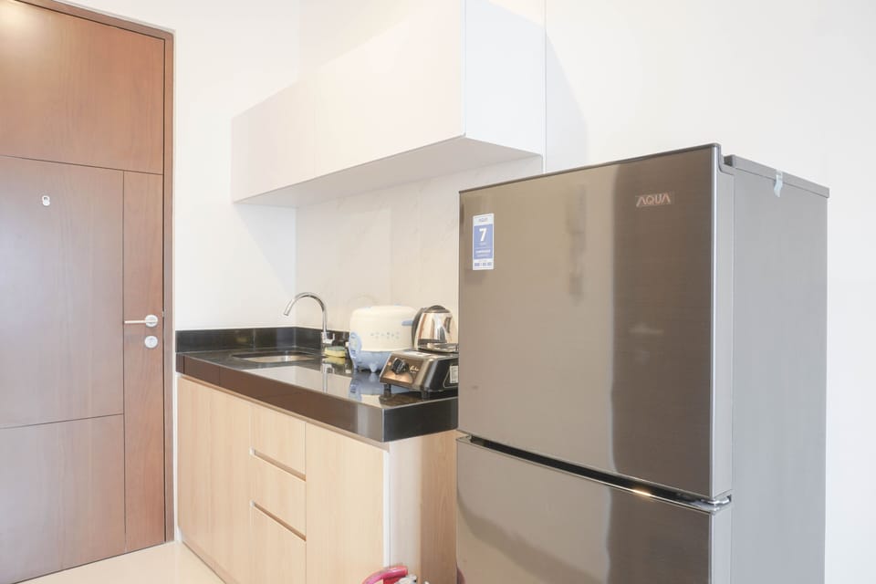 Studio | Private kitchen | Fridge, stovetop, cookware/dishes/utensils