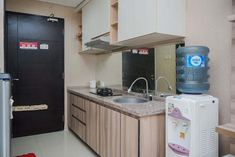 Studio | Private kitchen | Fridge, stovetop, cookware/dishes/utensils