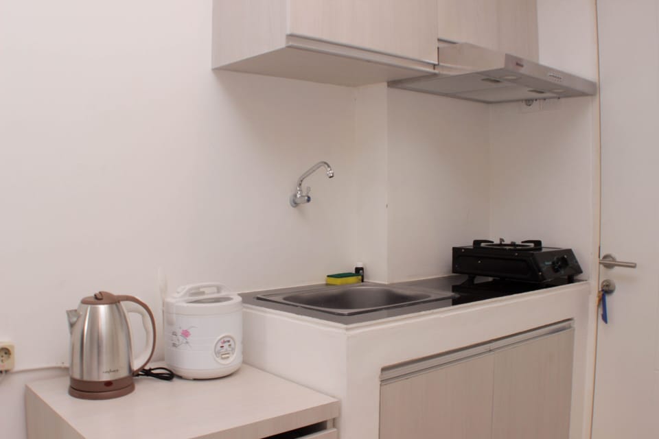 Studio | Private kitchen | Fridge, stovetop, cookware/dishes/utensils