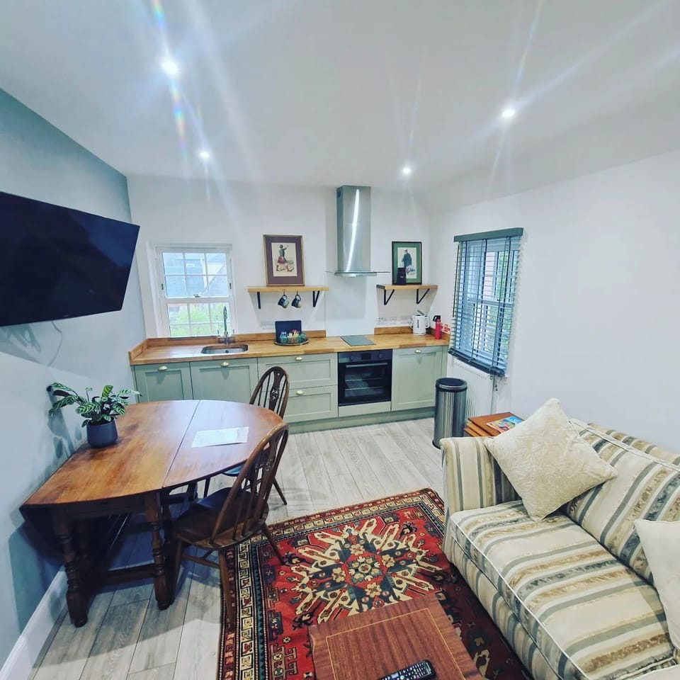 Superior Suite, 1 King Bed | Desk, laptop workspace, soundproofing, free WiFi