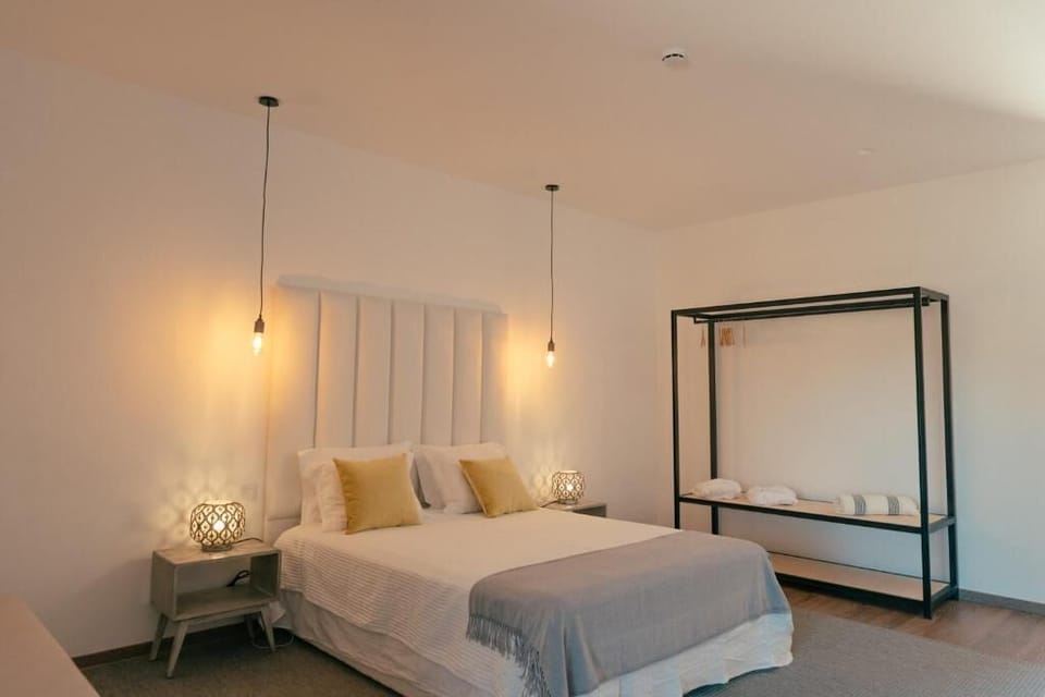 Deluxe Suite | 1 bedroom, hypo-allergenic bedding, Tempur-Pedic beds