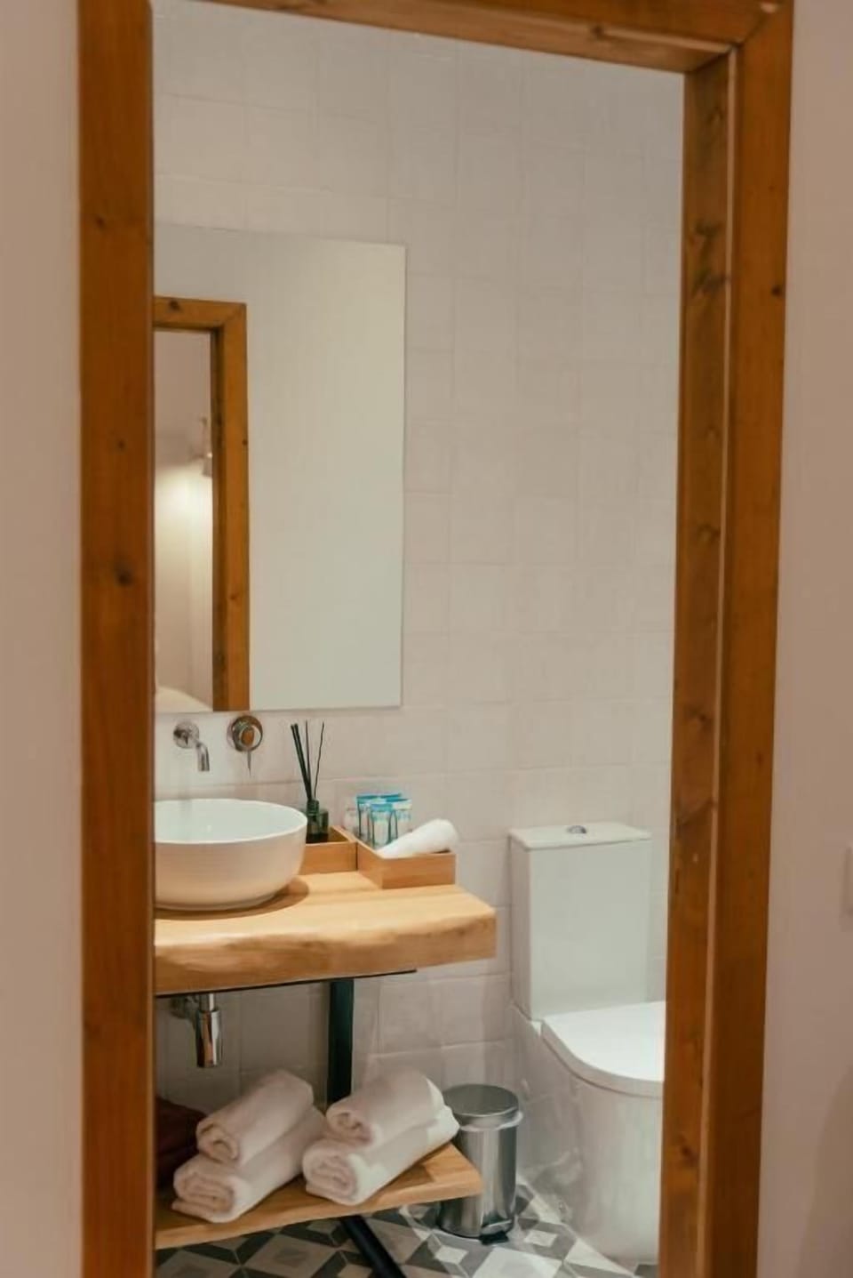 Standard Suite | Bathroom | Shower, rainfall showerhead, free toiletries, hair dryer