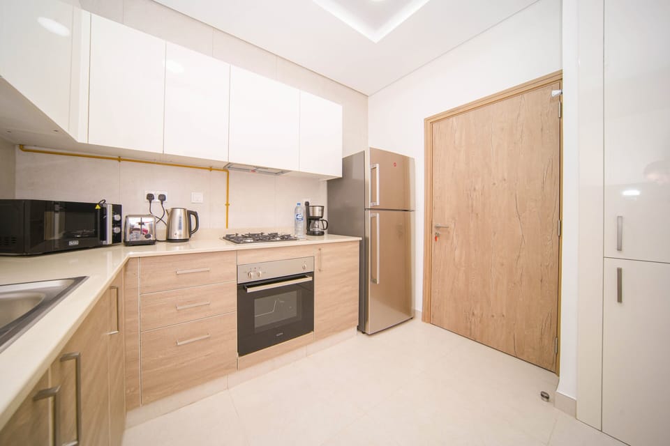 Deluxe Apartment, Non Smoking, Balcony | Private kitchen | Full-size fridge, microwave, oven, stovetop